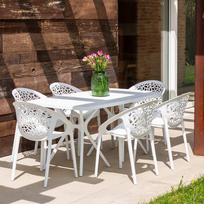 Ambra – sedia in polipropilene da giardino dal design traforato