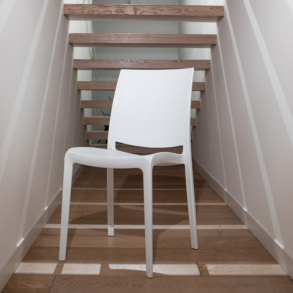Carmen – sedia in polipropilene dal design lineare