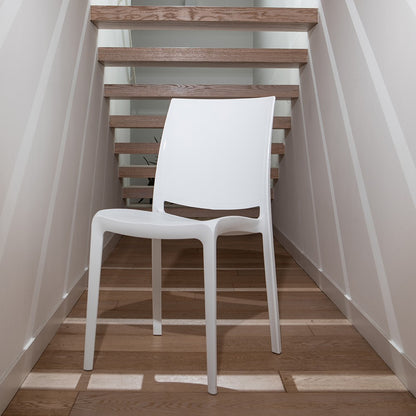 Carmen – sedia in polipropilene dal design lineare