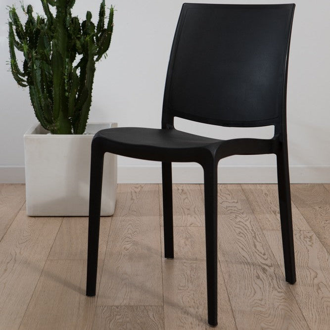 Carmen – sedia in polipropilene dal design lineare