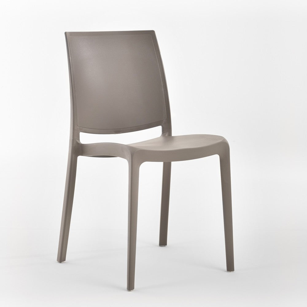 Carmen – sedia in polipropilene dal design lineare