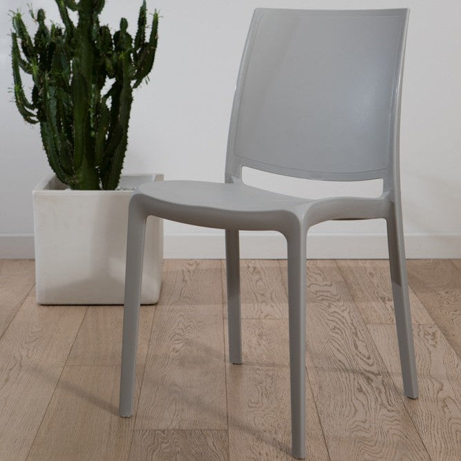 Carmen – sedia in polipropilene dal design lineare