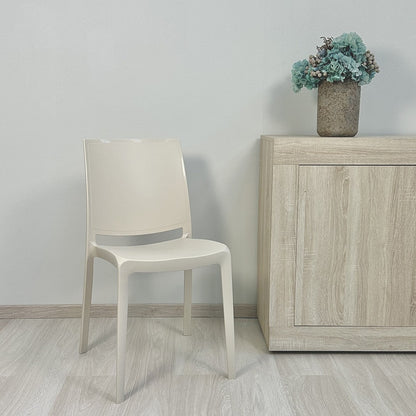 Carmen – sedia in polipropilene dal design lineare