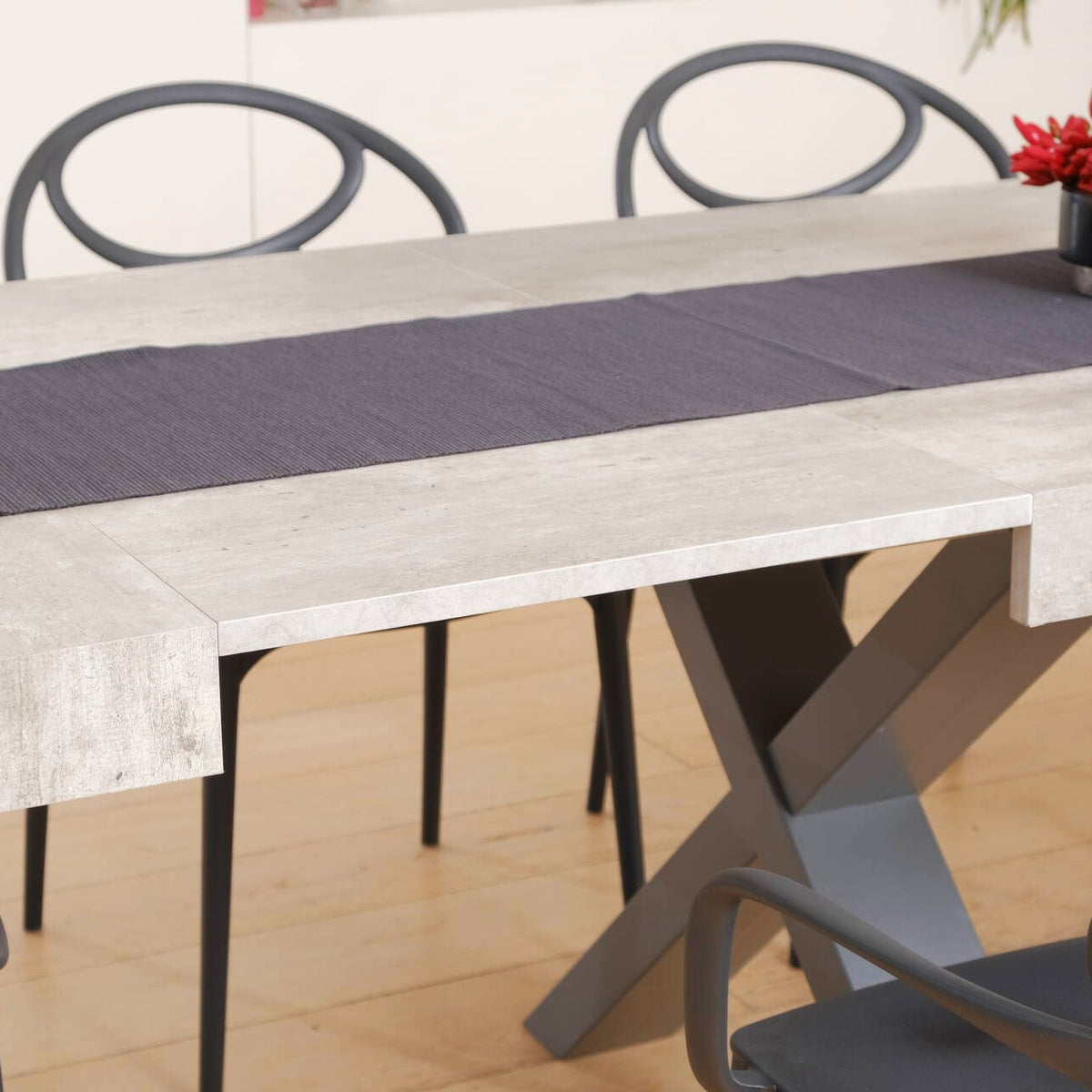 Charlotte – sedia in resina monoblocco con braccioli