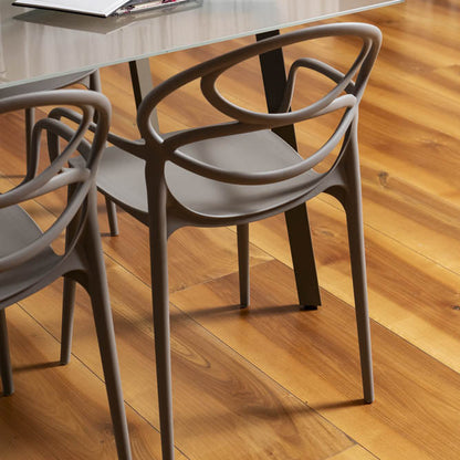 Charlotte – sedia in resina monoblocco con braccioli