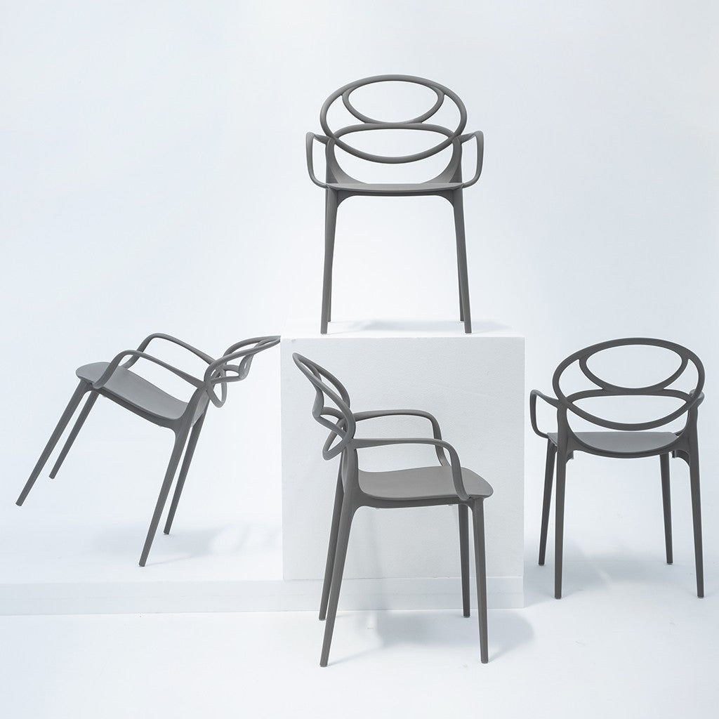 Charlotte – sedia in resina monoblocco con braccioli