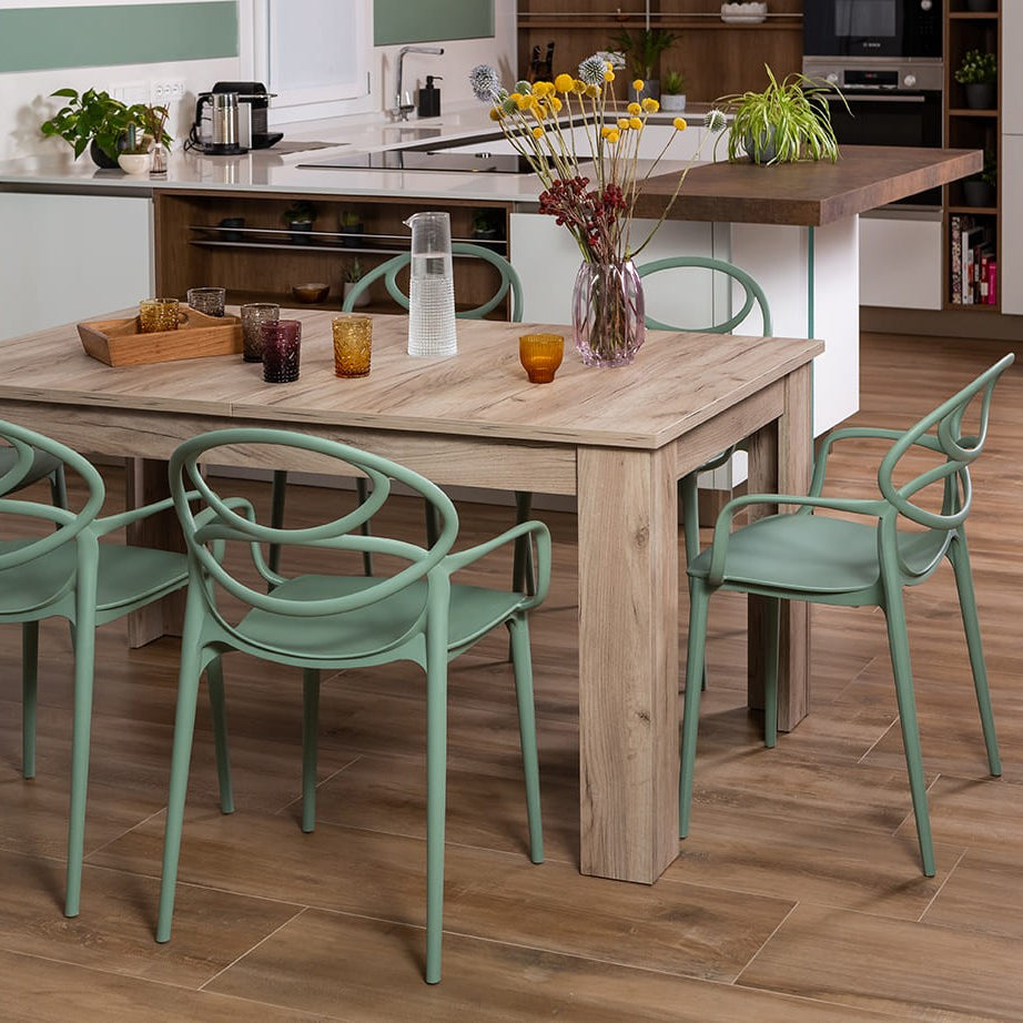 Charlotte – sedia in resina monoblocco con braccioli