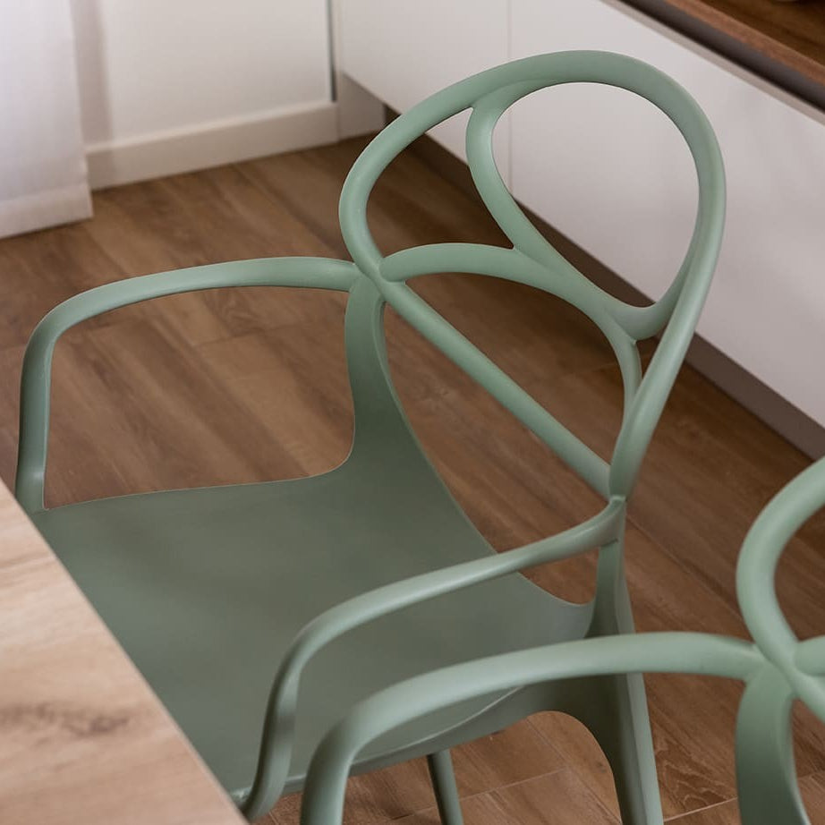Charlotte – sedia in resina monoblocco con braccioli