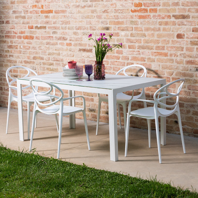 Charlotte – sedia in resina monoblocco con braccioli