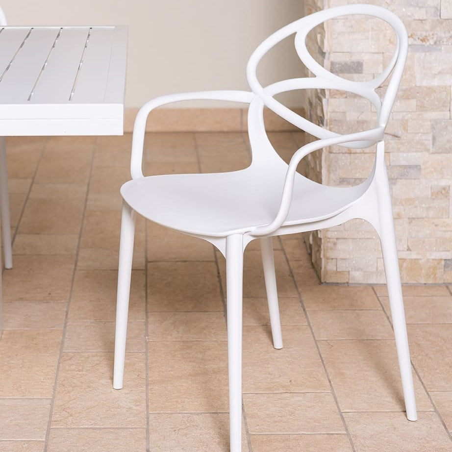 Charlotte – sedia in resina monoblocco con braccioli