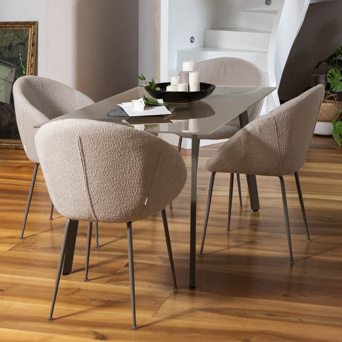 Iris – sedia in velluto o bouclé con gambe in metallo