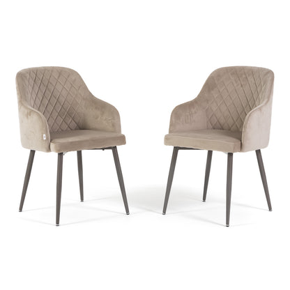 Tessa – Poltroncina avvolgente in velluto con gambe in metallo, colore beige, gambe tortora