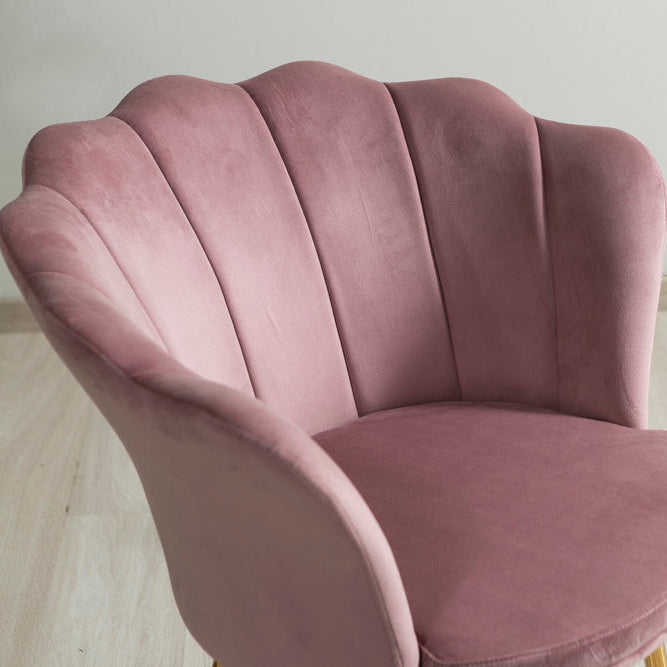 Shelly – Poltroncina design petali in velluto con gambe in metallo