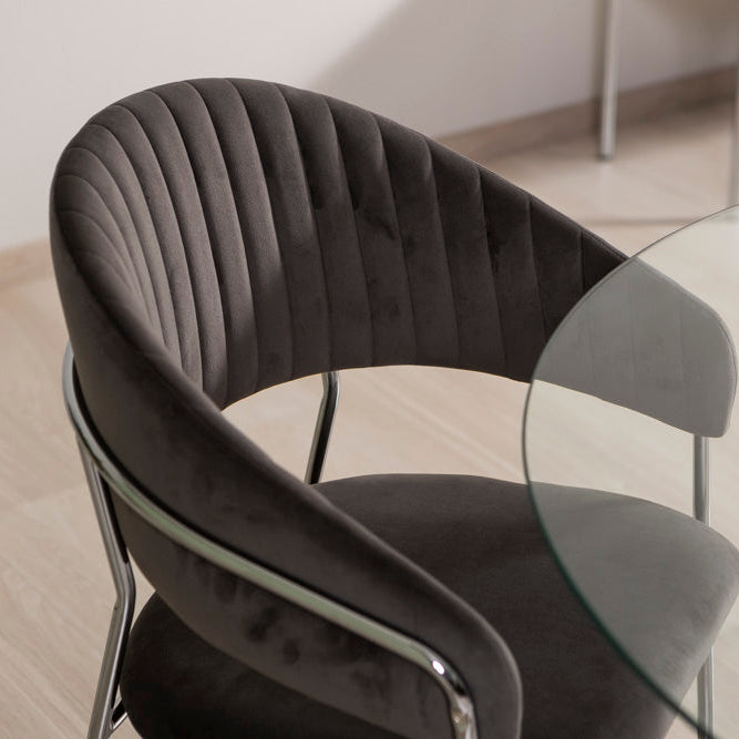 Lea – sedia in velluto trapuntato con gambe in metallo