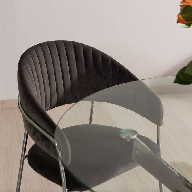 Lea – sedia in velluto trapuntato con gambe in metallo