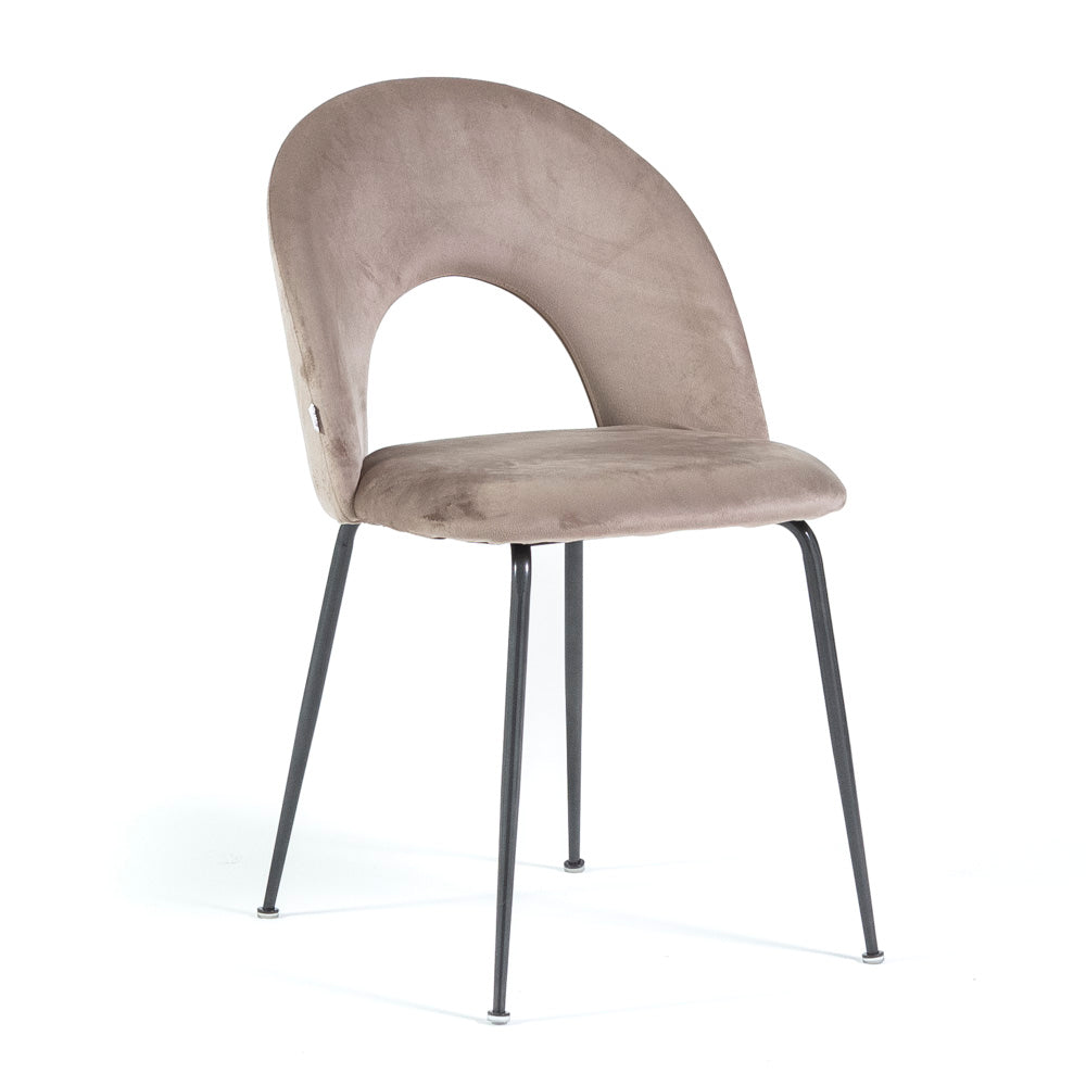 Margot – sedia in velluto con schienale curvo e gambe in metallo