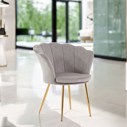 Shelly – Poltroncina design petali in velluto con gambe in metallo