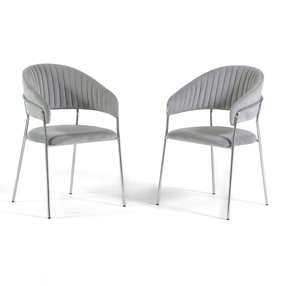 Lea – sedia in velluto trapuntato con gambe in metallo, colore grigio chiaro, gambe argento