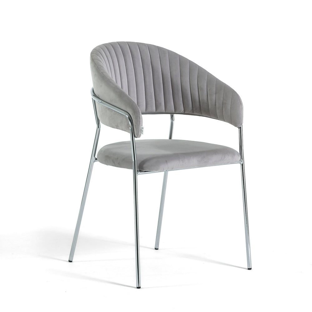 Lea – sedia in velluto trapuntato con gambe in metallo