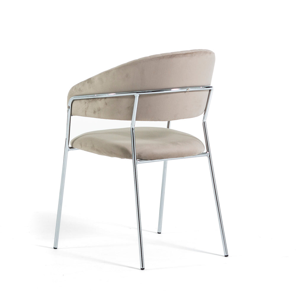Lea – sedia in velluto trapuntato con gambe in metallo