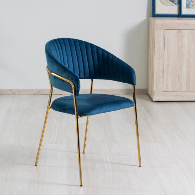 Lea – sedia in velluto trapuntato con gambe in metallo
