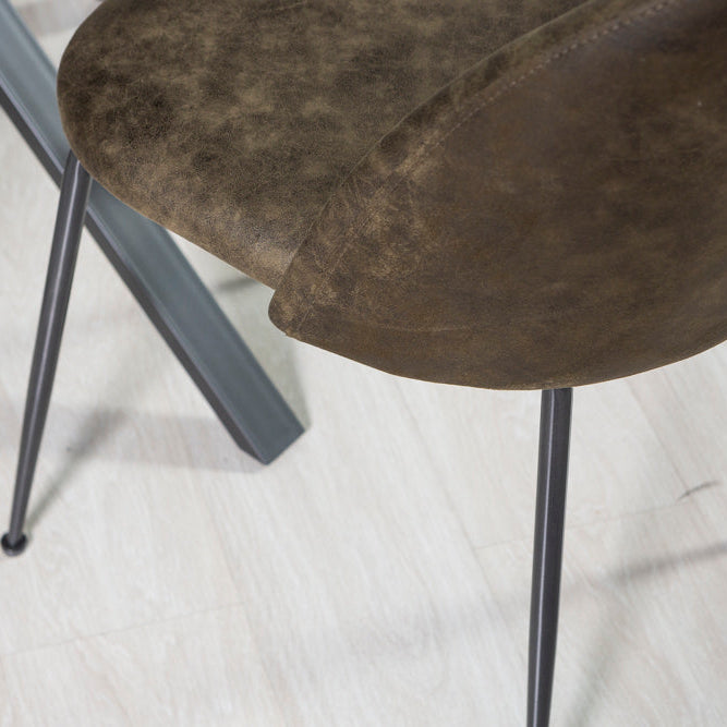 Sara – sedia in ecopelle con gambe in metallo