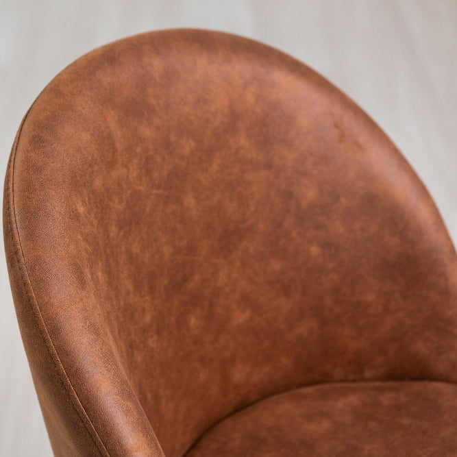 Sara – sedia in ecopelle con gambe in metallo
