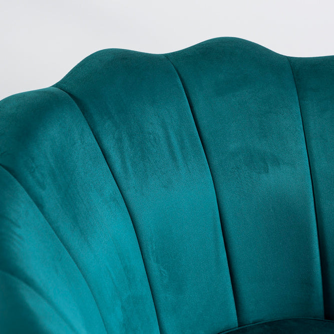 Shelly – Poltroncina design petali in velluto con gambe in metallo