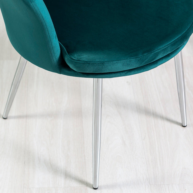 Shelly – Poltroncina design petali in velluto con gambe in metallo
