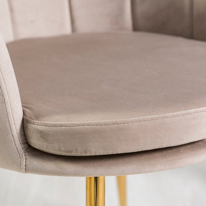 Shelly – Poltroncina design petali in velluto con gambe in metallo