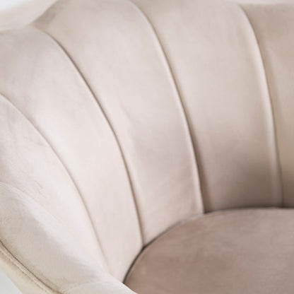 Shelly – Poltroncina design petali in velluto con gambe in metallo