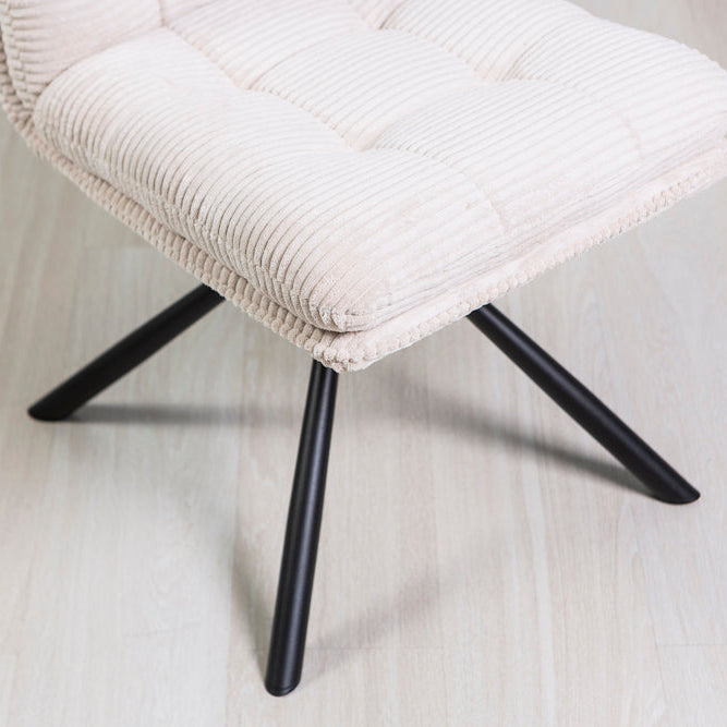 Monica – Poltroncina girevole in tessuto a coste e gambe metallo