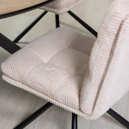 Monica – Poltroncina girevole in tessuto a coste e gambe metallo