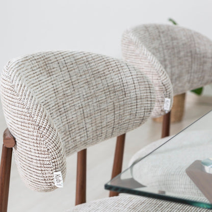 Moira – sedia in tessuto mélange con metallo effetto legno