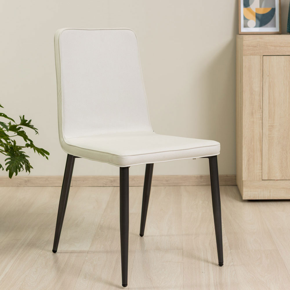 Mina – sedia imbottita in tessuto con struttura in legno