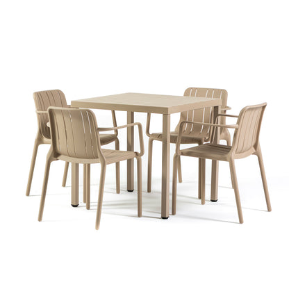 Zeno & Ginny set pranzo da balcone con tavolo 80x80 e 4 sedie, colore caramello