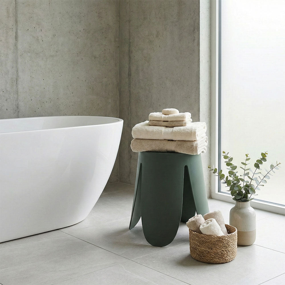 Trevi – sgabello in polipropilene impilabile da esterno