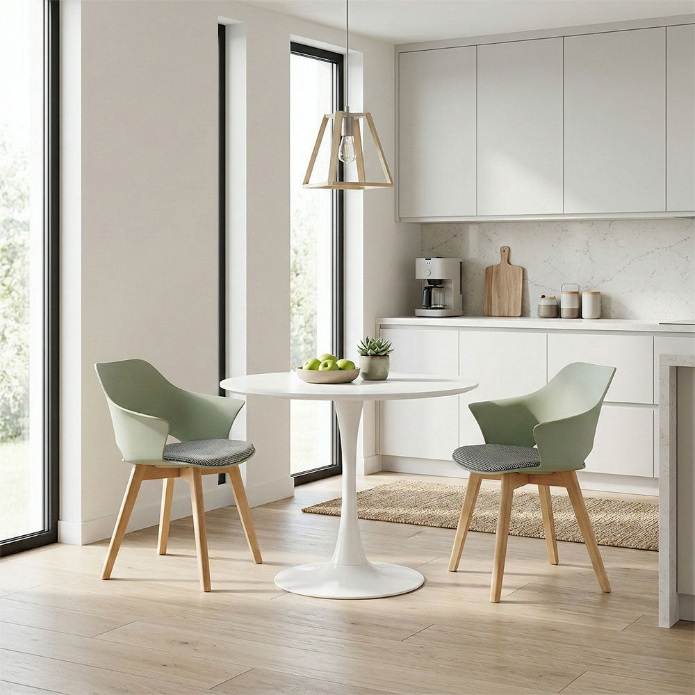 Marta – sedia in resina con gambe in legno e cuscino