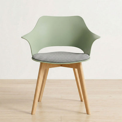 Marta – sedia in resina con gambe in legno e cuscino