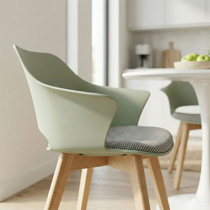 Marta – sedia in resina con gambe in legno e cuscino
