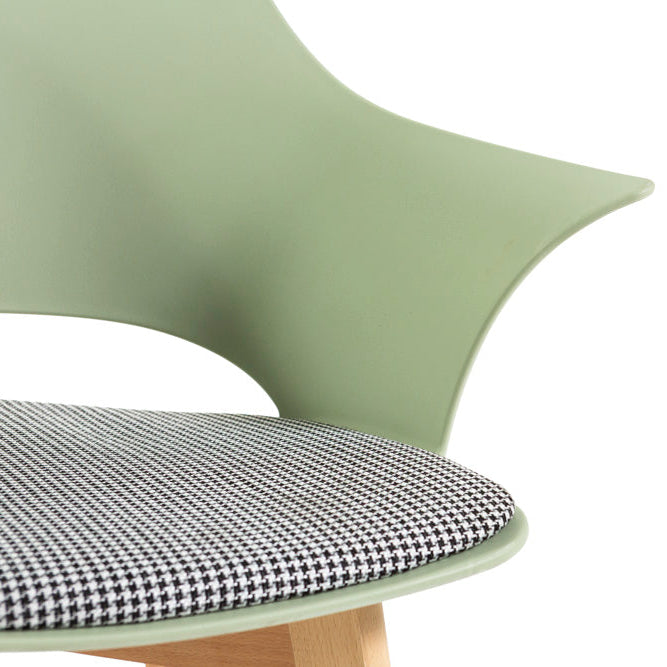 Marta – sedia in resina con gambe in legno e cuscino