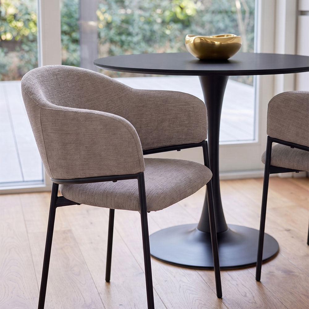 Grace – Poltroncina in tessuto ciniglia con gambe in acciaio