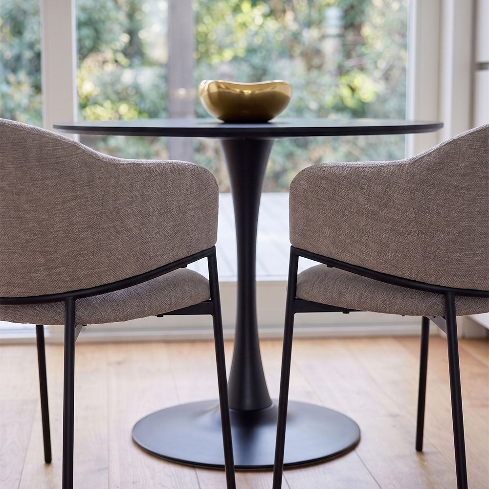 Grace – Poltroncina in tessuto ciniglia con gambe in acciaio