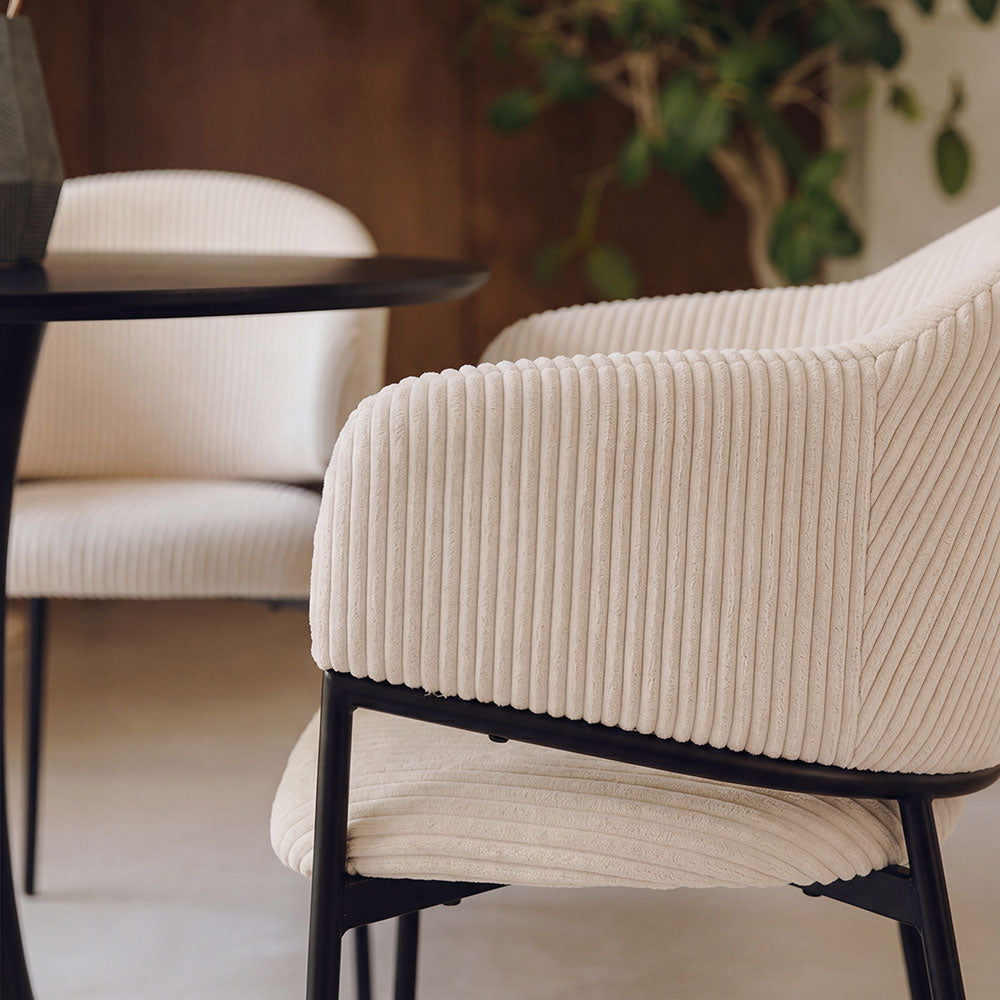 Grace – Poltroncina in velluto a coste con gambe in acciaio