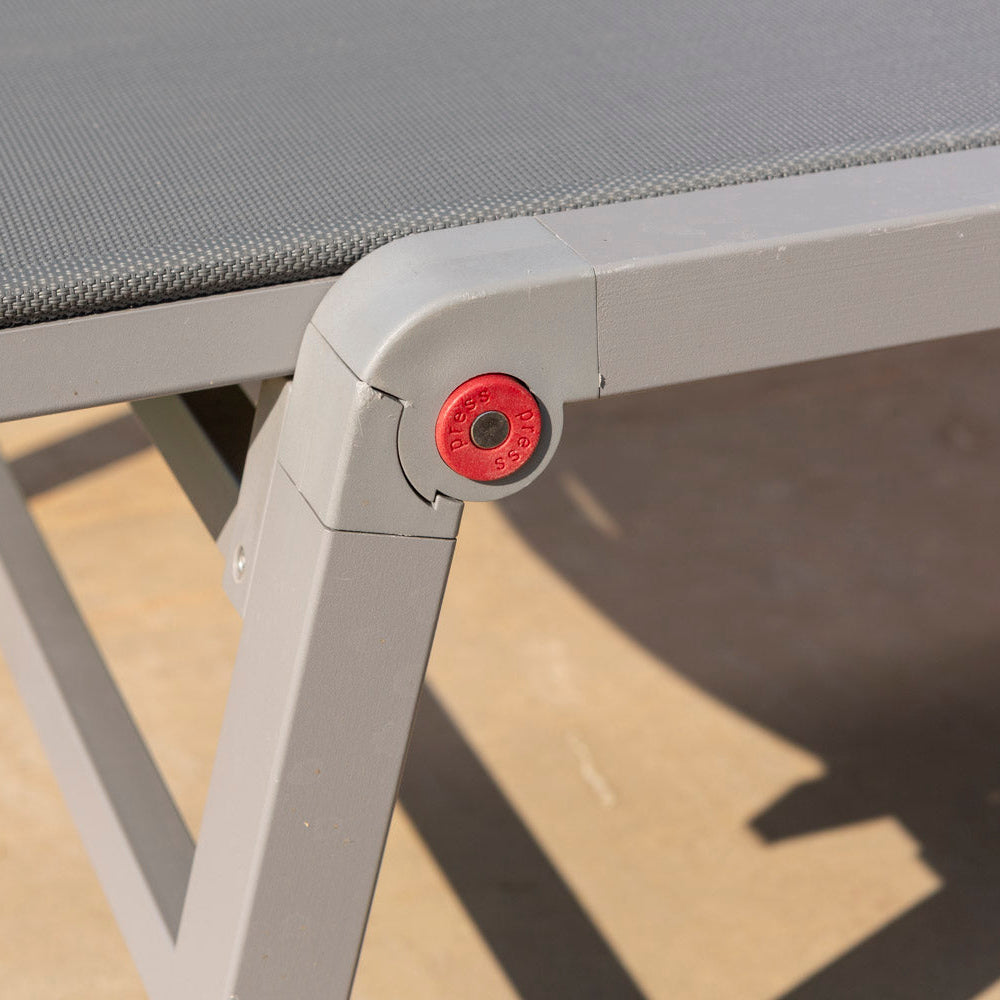 Duna – set 2 lettini prendisole con tavolino in alluminio