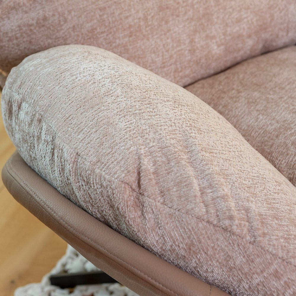 Penelope – poltrona girevole imbottita in velluto ed ecopelle