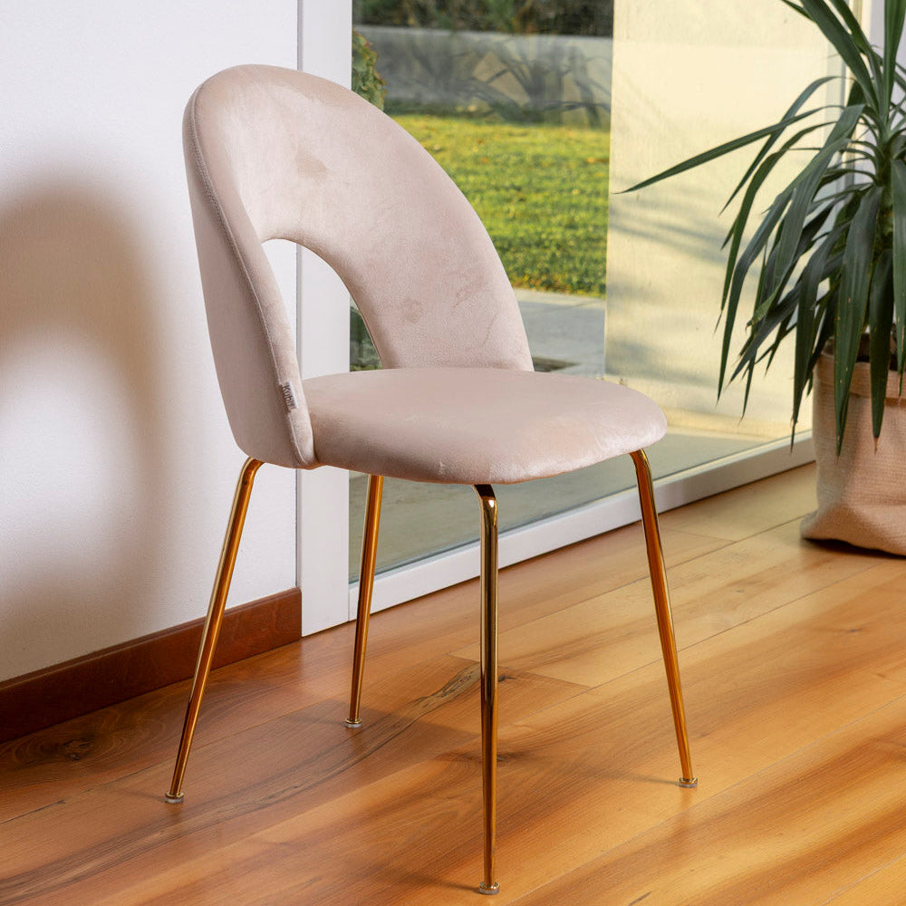 Margot – sedia in velluto con schienale curvo e gambe in metallo