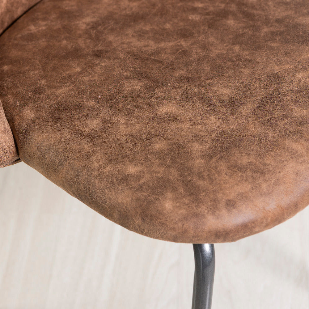 Sara – sedia in ecopelle con gambe in metallo