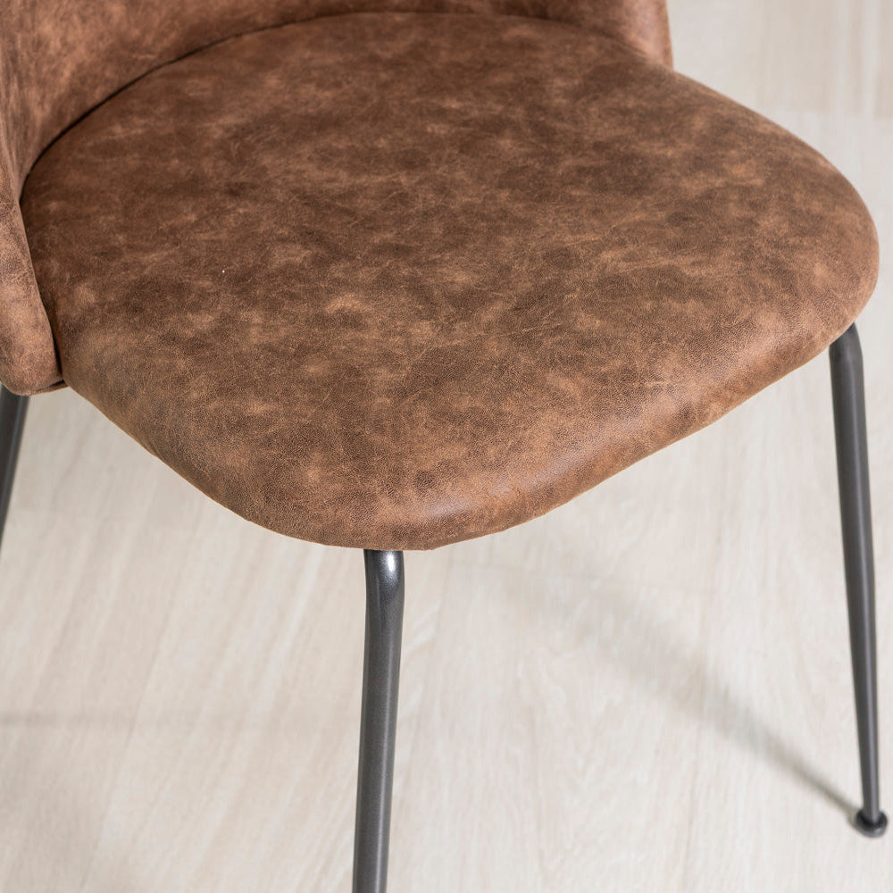 Sara – sedia in ecopelle con gambe in metallo