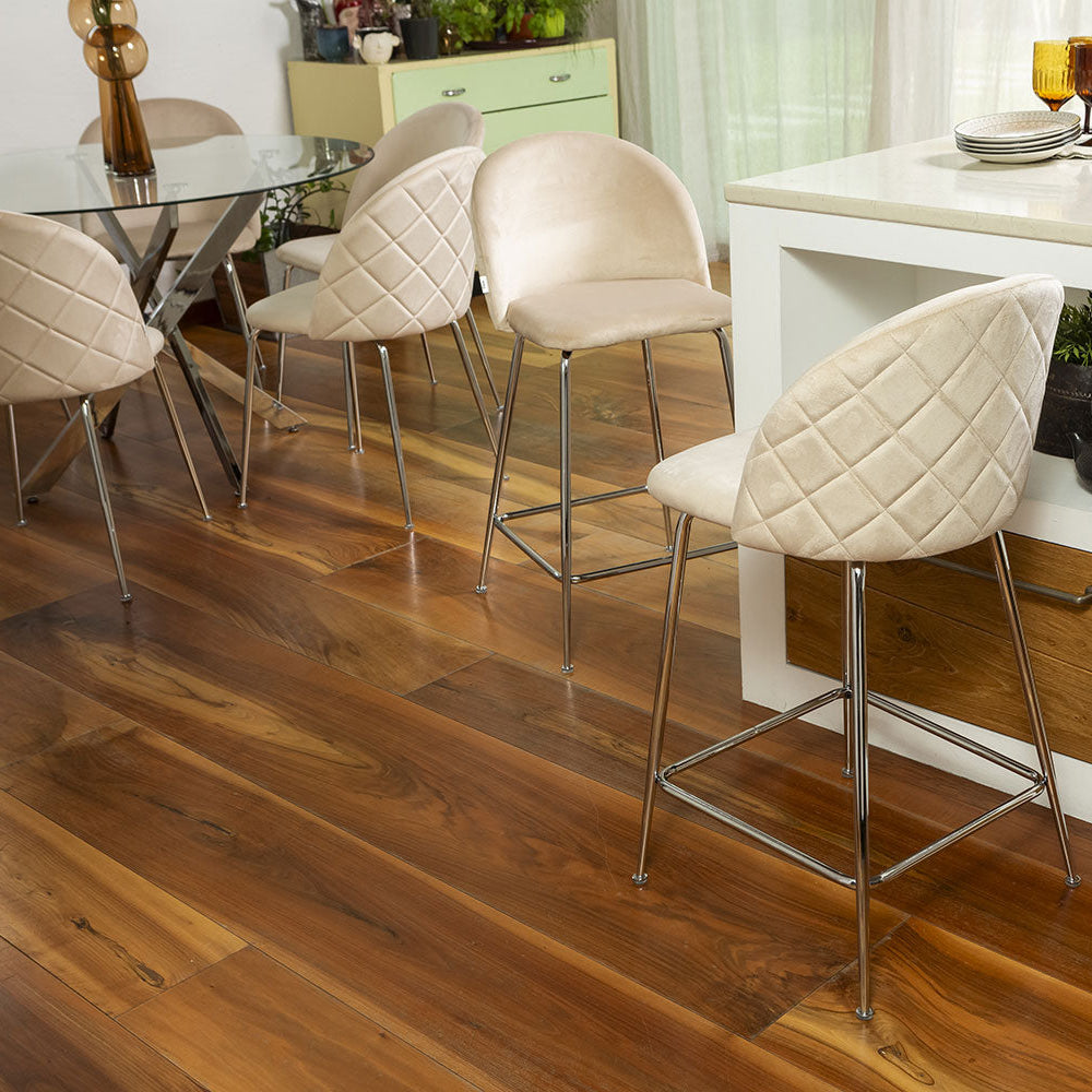Sara XL – sgabello da cucina in velluto e gambe metallo
